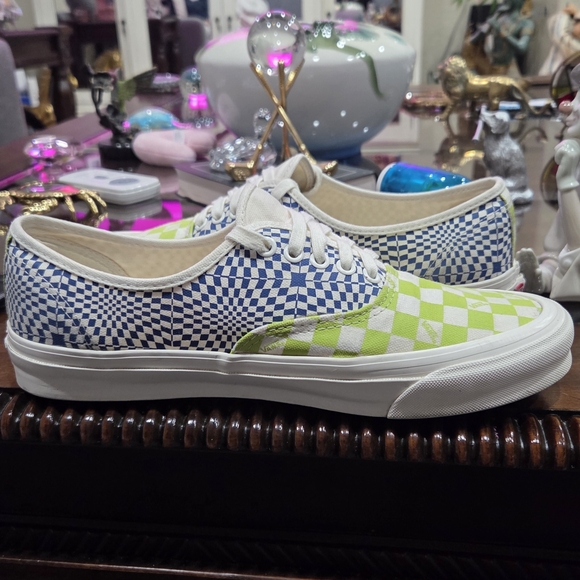 Vans Checkerboard Low-Top Sneakers in Lime & Navy - Picture 2 of 8